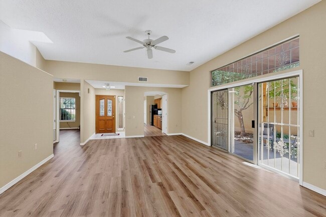 Building Photo - 9824 Lagrima De Oro Rd NE