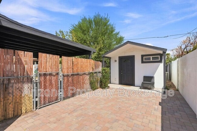 Building Photo - 1128 E Almeria Rd