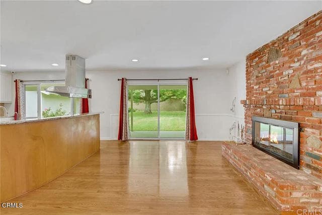 Building Photo - 303 E Las Flores Ave