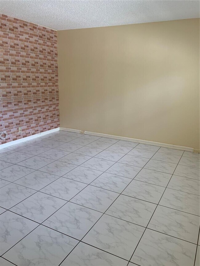 Building Photo - 2405 Antigua Cir