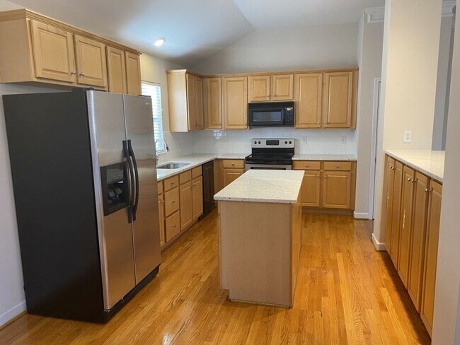 Building Photo - Beautiful Highland Creek Ranch home with 4...