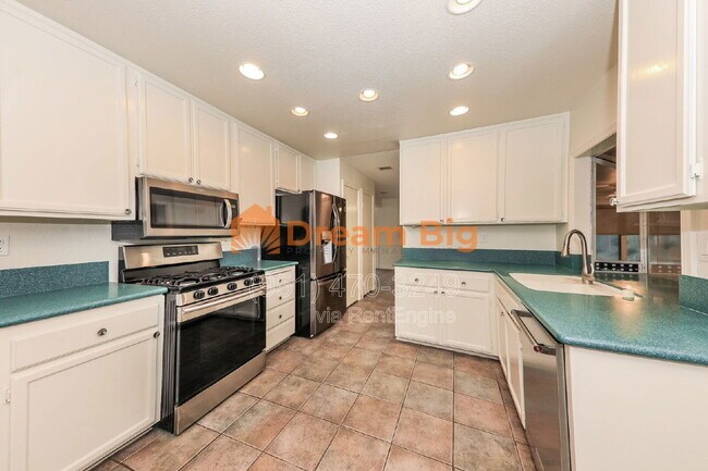 Building Photo - 4887 Mt Rainier St