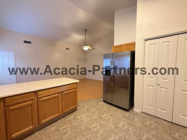 Building Photo - Beautiful 4-Bedroom Home in Rita Ranch ? H...