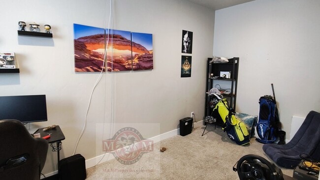 Building Photo - Great 3 Bd 2.5 Bath Townhome 2 Car Garage