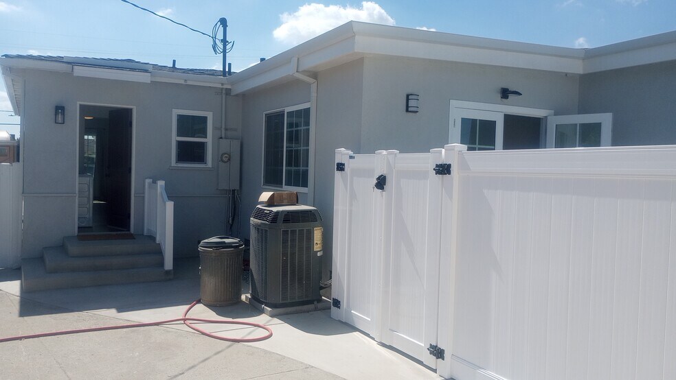 Building Photo - 1907 W 154th Pl