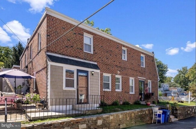 Building Photo - 809 Millwood Rd