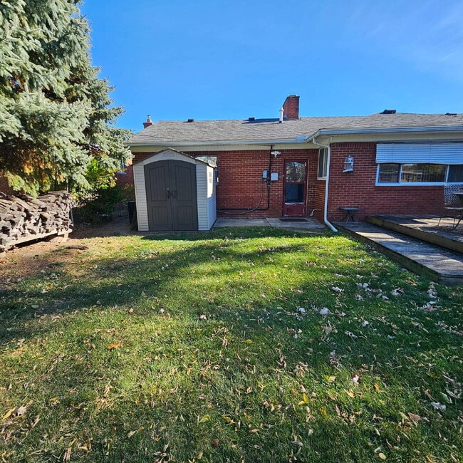 Building Photo - 3 Bedroom, 1.5 Bath Brick Ranch. Huge Great Room and Living Room. Big Kitchen, Backyard with Deck...