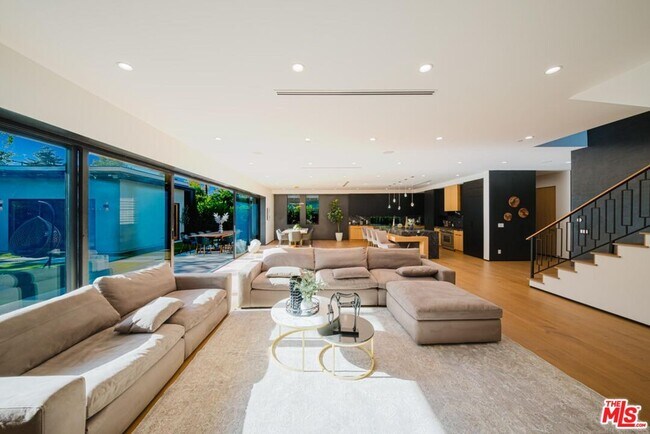 Building Photo - 5141 Varna Ave