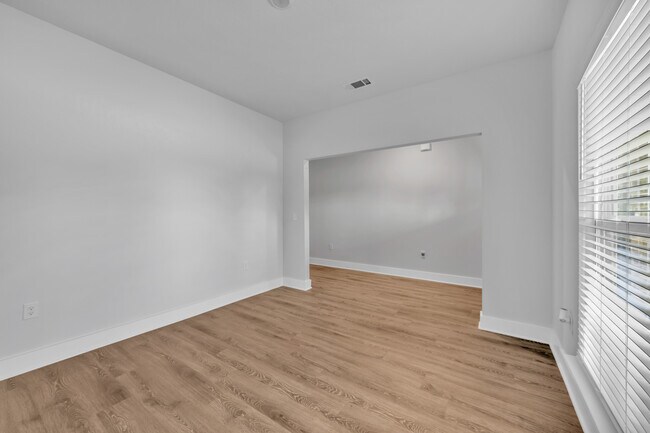 Building Photo - 6082 Carina Rd