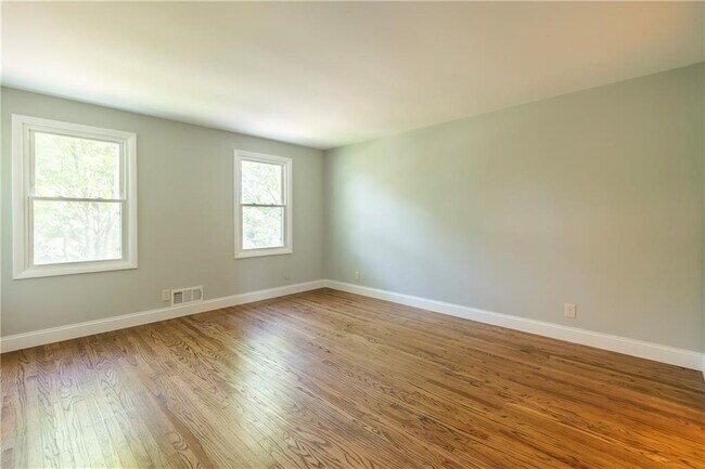 Building Photo - 104 Tumbleweed Dr