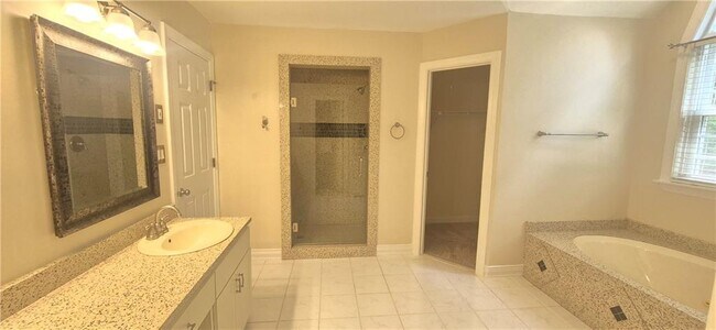 Building Photo - 4937 Chalden Ln NE