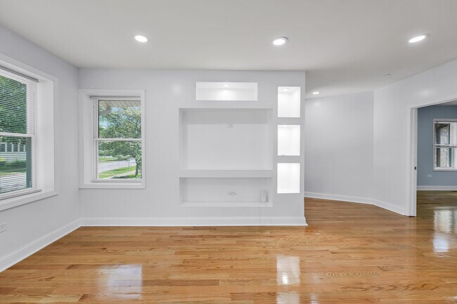 Building Photo - 1115 N Taylor Ave