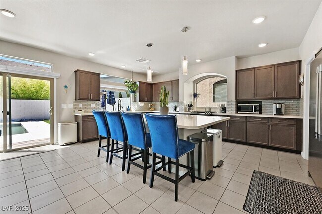 Building Photo - 6245 Carmel Crk Ave