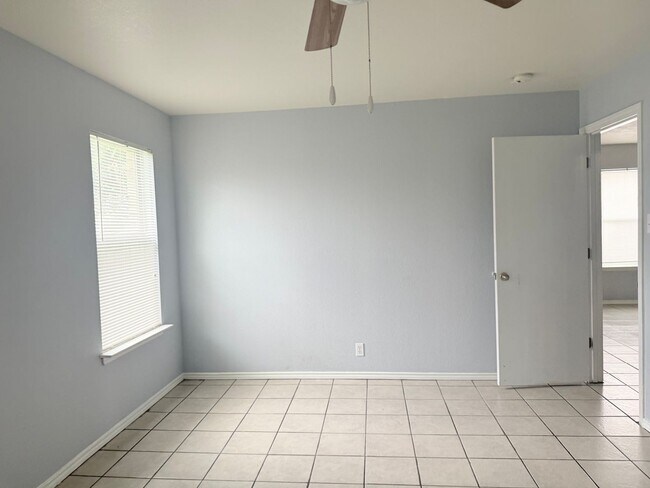 Building Photo - 10607 Shaenview