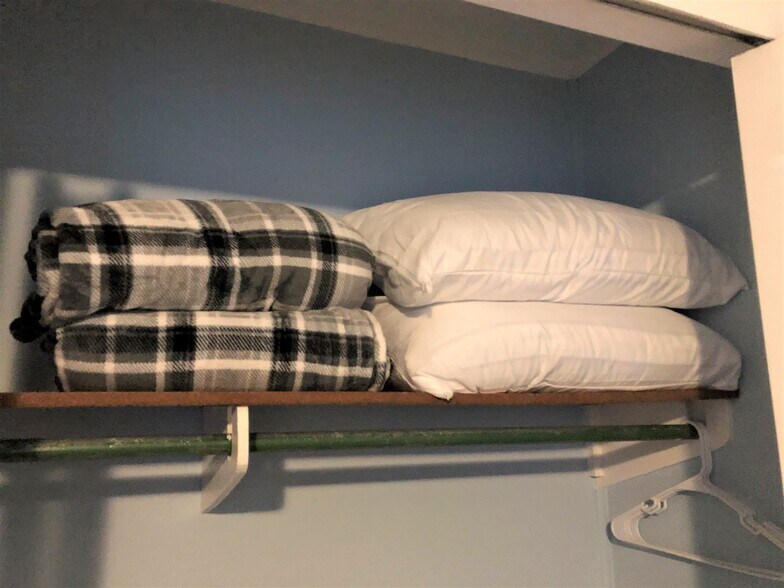 Building Photo - 105 Jamestown Rd