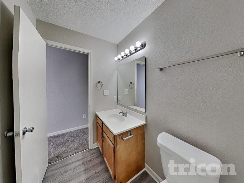 Building Photo - 10249 Cadogan Dr