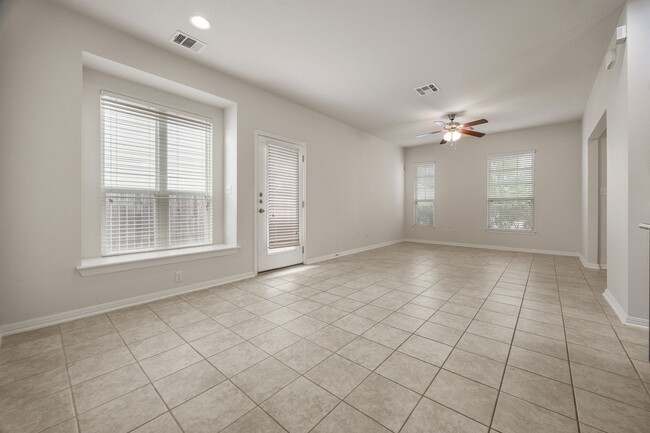 Building Photo - AVAILABLE NOW! 2 BEDROOM HOME LOCATED IN S...