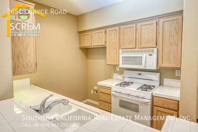 Building Photo - Two Bedroom Cheyenne Townhome in Valencia