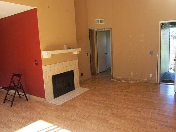 Building Photo - 3580 Birchwood Terrace