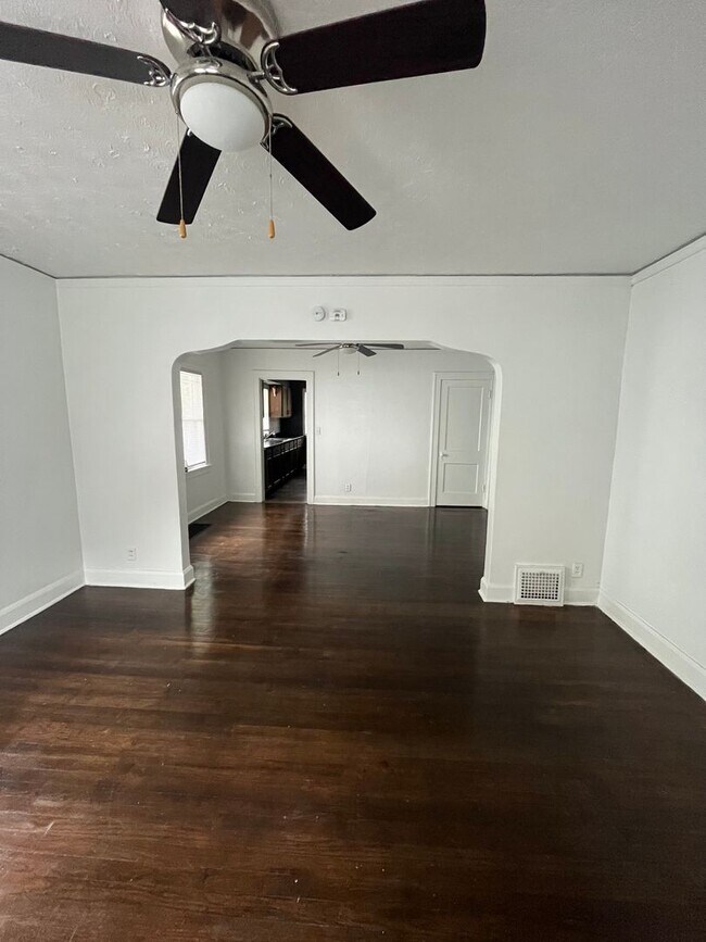 Building Photo - 308 N Johnston Ave