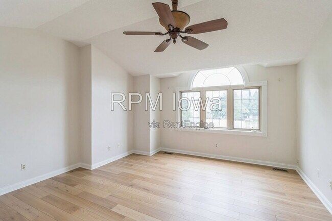Building Photo - 13585 Summit Dr