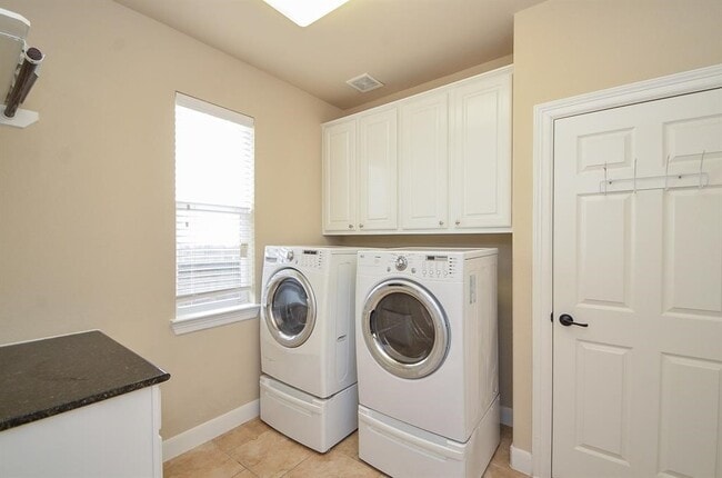 Building Photo - 510 McAllister Ave