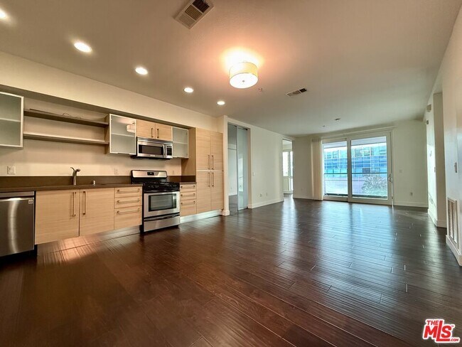 Building Photo - 1234 Wilshire Blvd