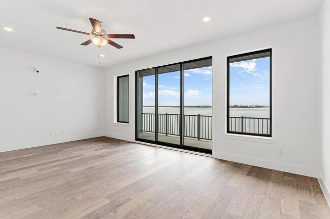Building Photo - 702 Resort Dr