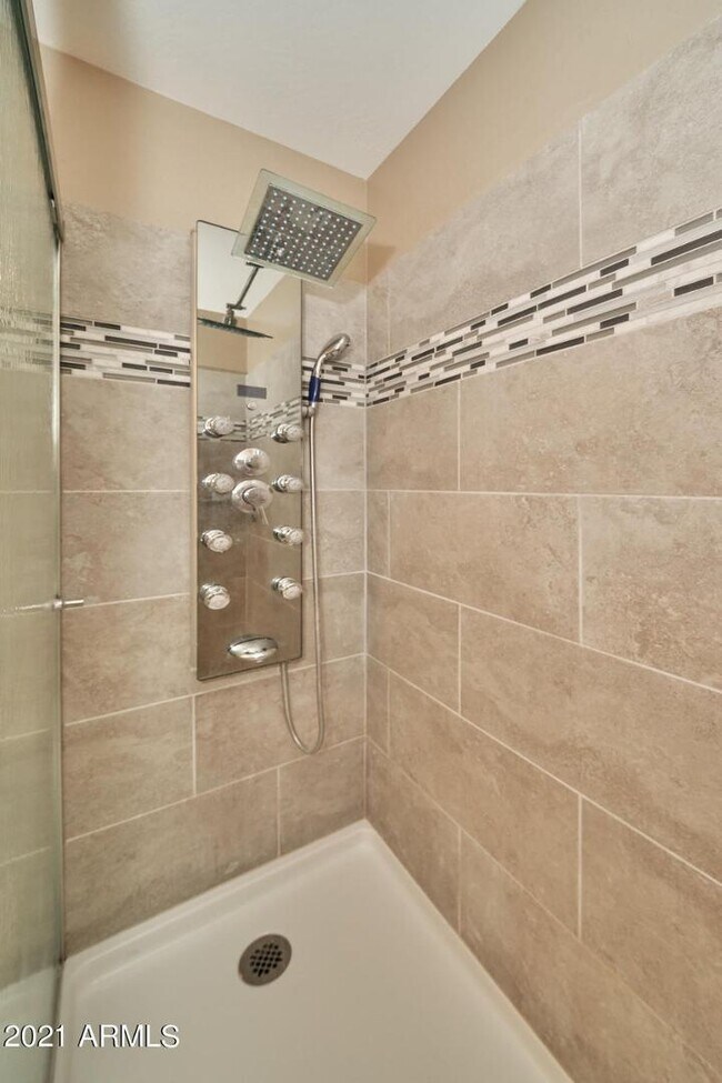 Building Photo - 240 W Juniper Ave