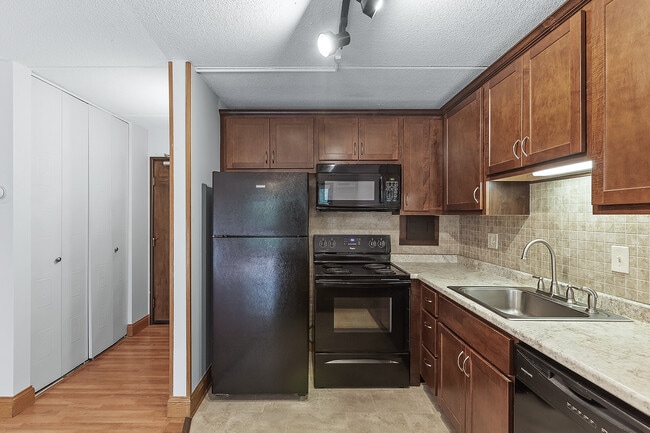 Building Photo - The Marshall Street Apartments