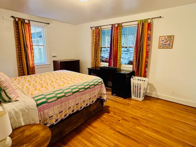 Building Photo - Charming Three Bedroom Two Bath Home on Ja...