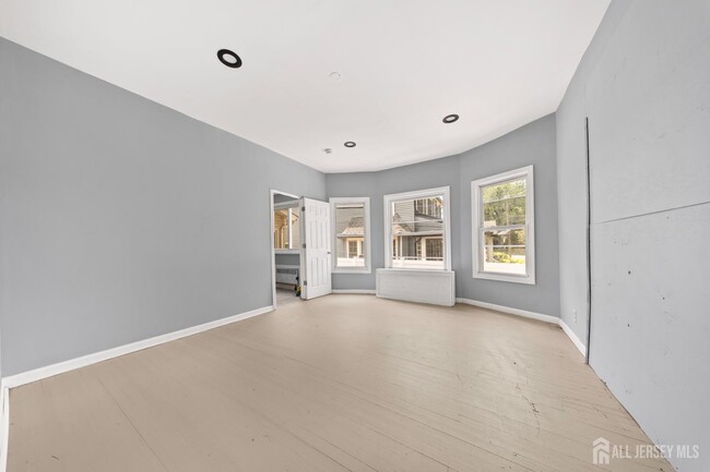 Building Photo - 704-706-706 Park Ave