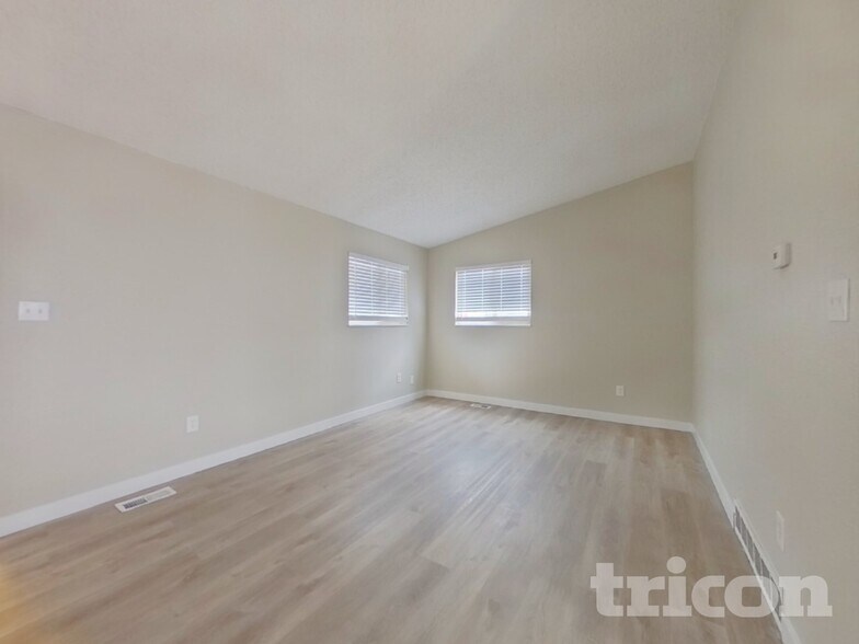 Building Photo - 3127 Moonbeam Cir S