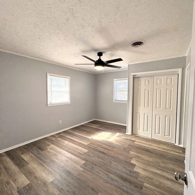 Building Photo - 608 22nd Ave N