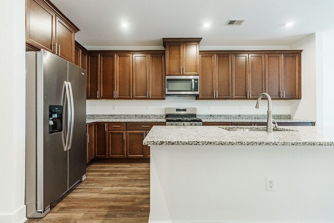 Building Photo - 7104 Donatello Dr