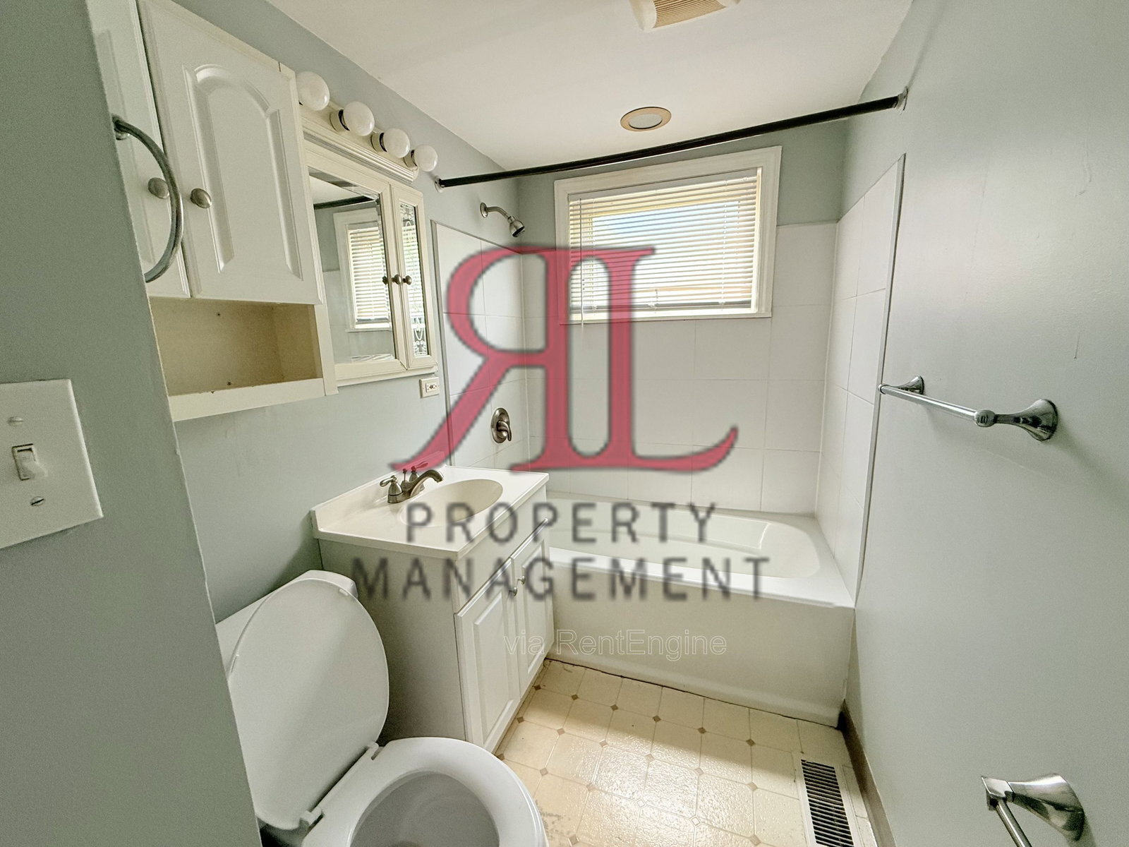 Building Photo - 1011 Mohican Ave