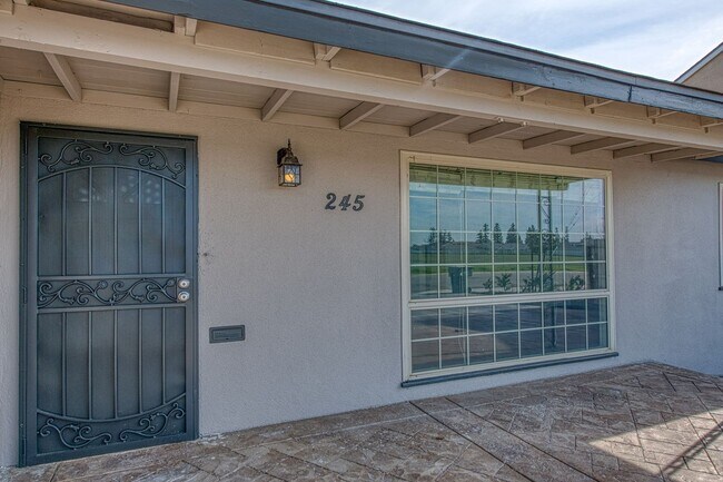 Building Photo - Adorable 3 BR 1 BA Home In A Well Desired Clovis Neighborhood - Available Soon!