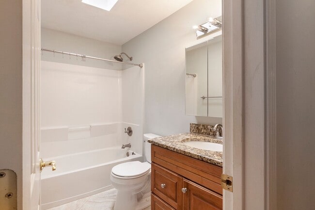 Building Photo - 3741 Fox Glen Ct NE