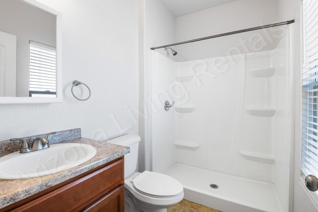 Building Photo - CHARMING TWO BEDROOM