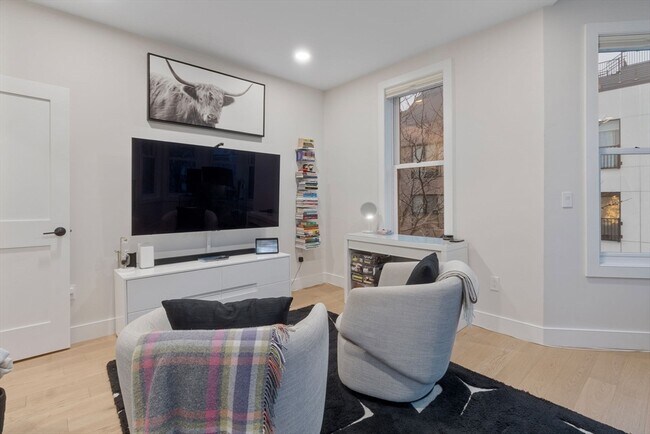 Building Photo - 202 Maverick St