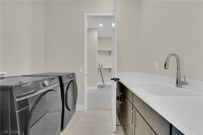 Building Photo - 10663 Stone Ledge Ave