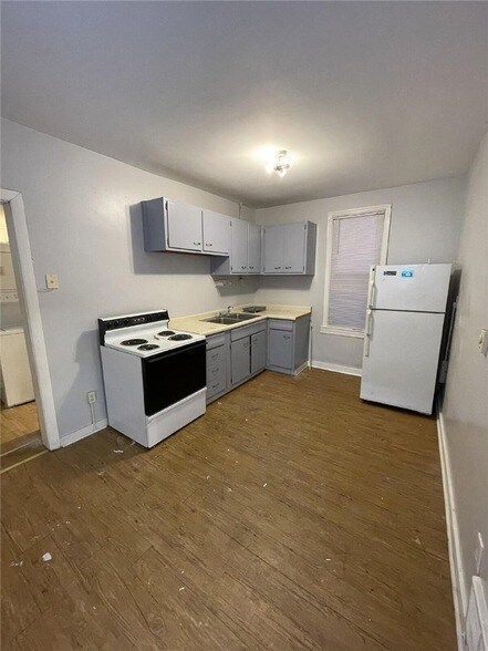 Building Photo - 456 Woodlane Ave