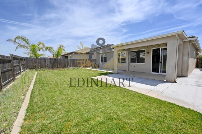 Building Photo - 502 Traverse Dr S