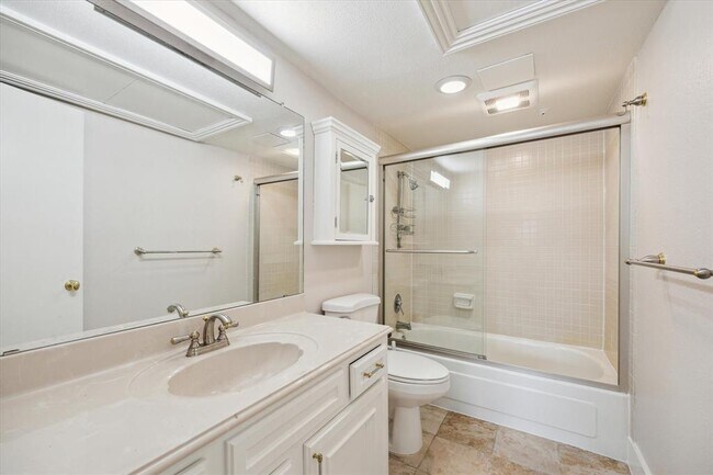Building Photo - 8978 Chatsworth Dr