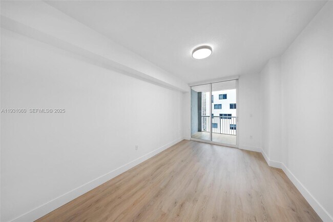 Building Photo - 170 SE 14th St