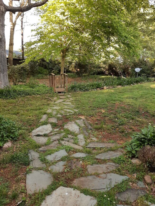 Building Photo - Ranch Home in Newton