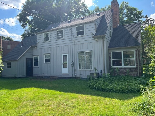 Building Photo - 85 Continental Dr