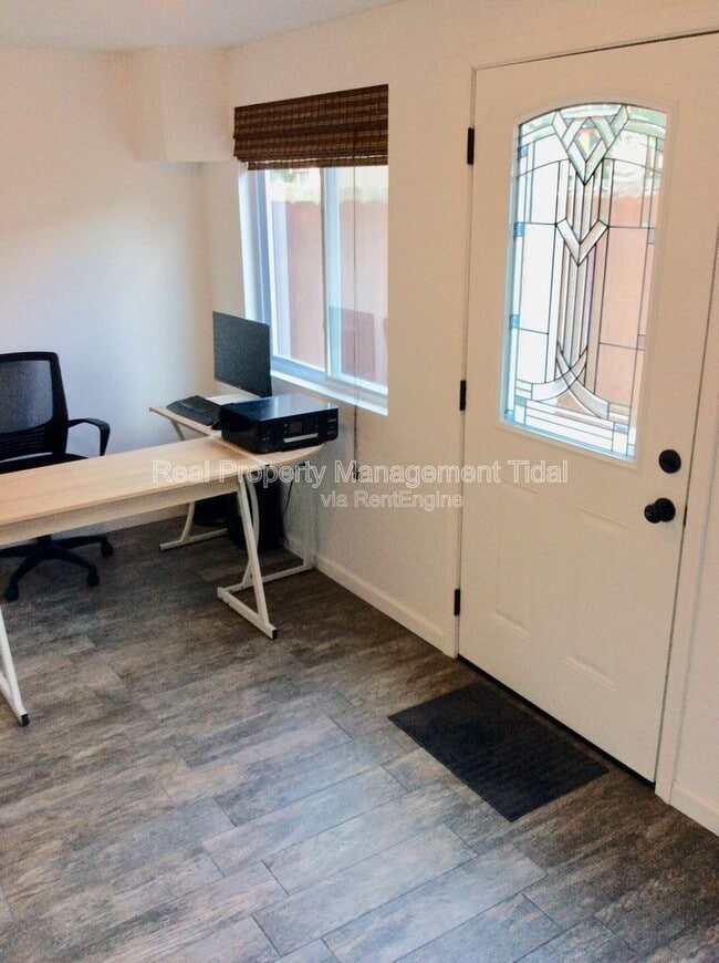 Building Photo - 430 Falling Ln