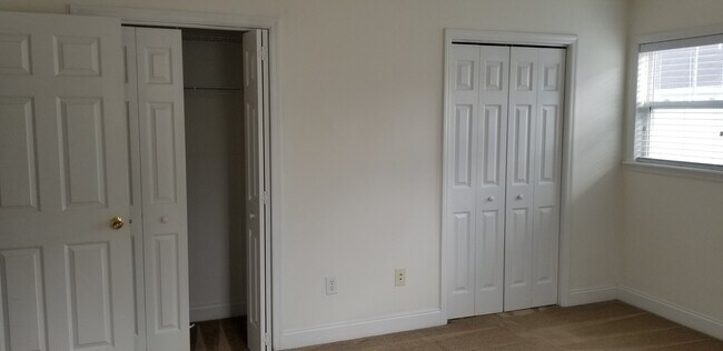 Building Photo - 300 Sea Knight Ln