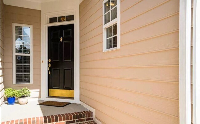 Building Photo - 5908 Solitude Way